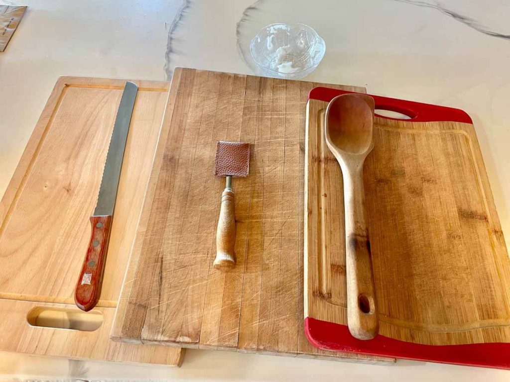 multiple wooden kitchen utensils requiring deep cleaning