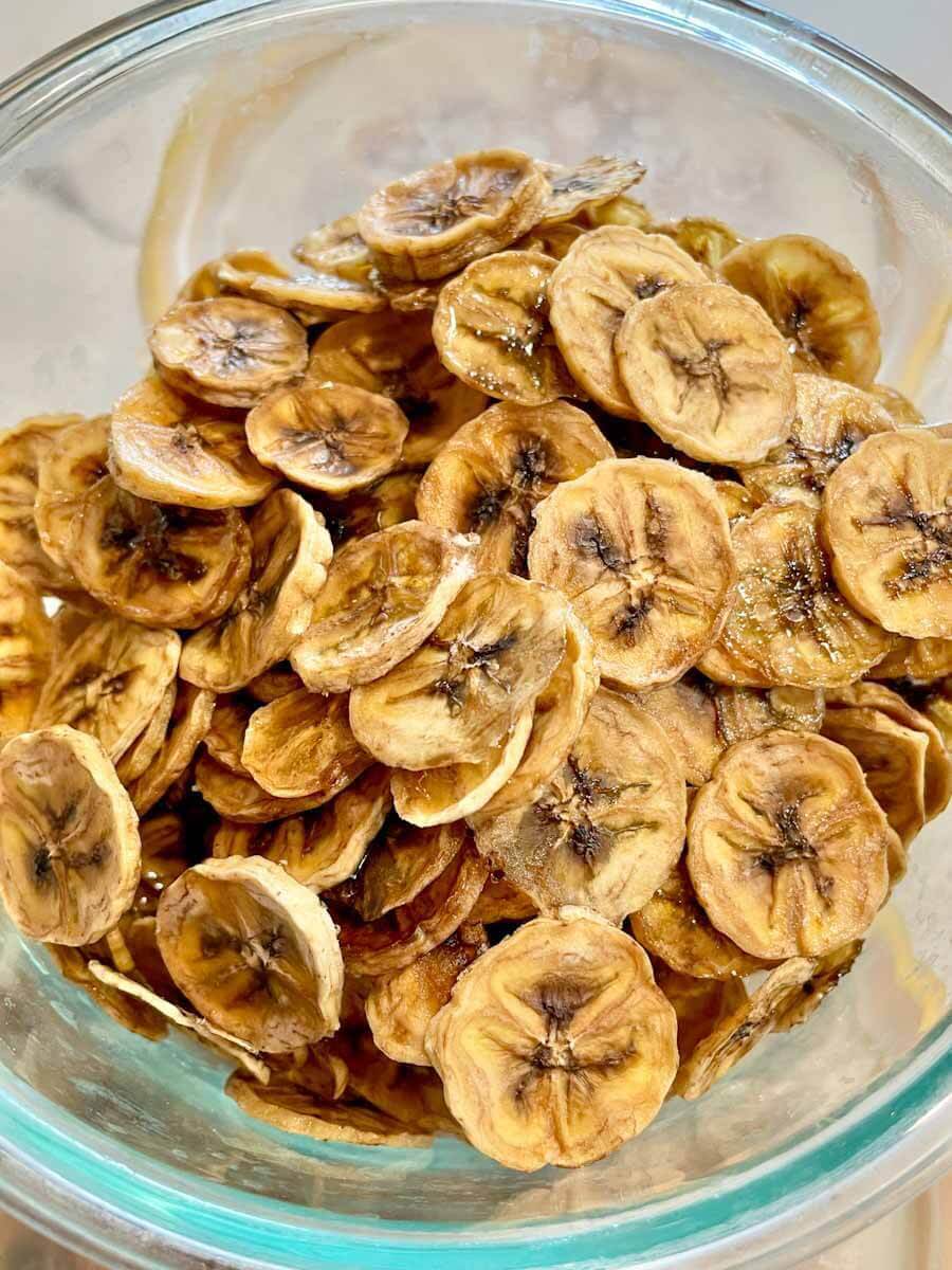 easy, homemade dehydrated banana chips for a healthy snack